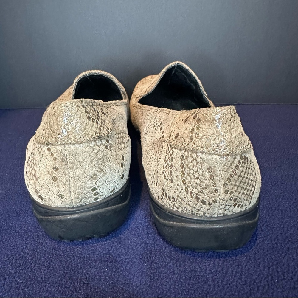 Abeo Women's Snakeskin Pattern Loafers - Picture 2 of 7